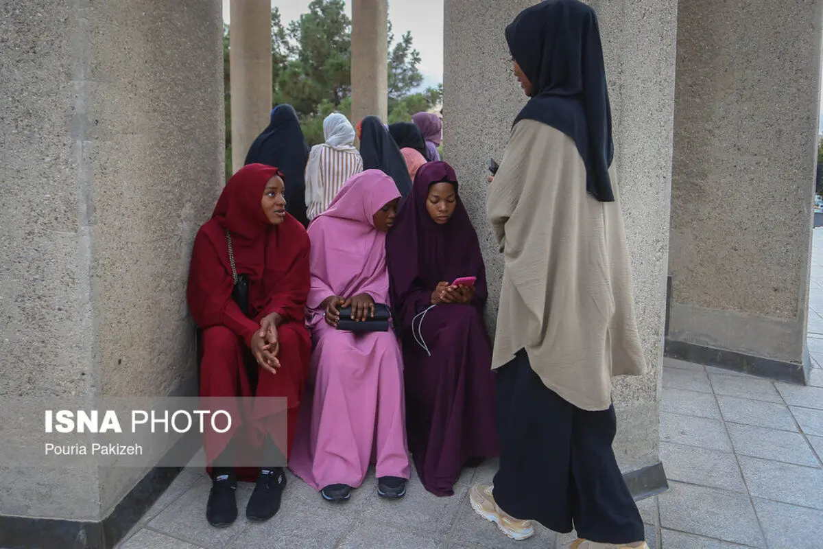 (تصاویر) بازدید دانشجویان خارجی از اماکن تاریخی همدان