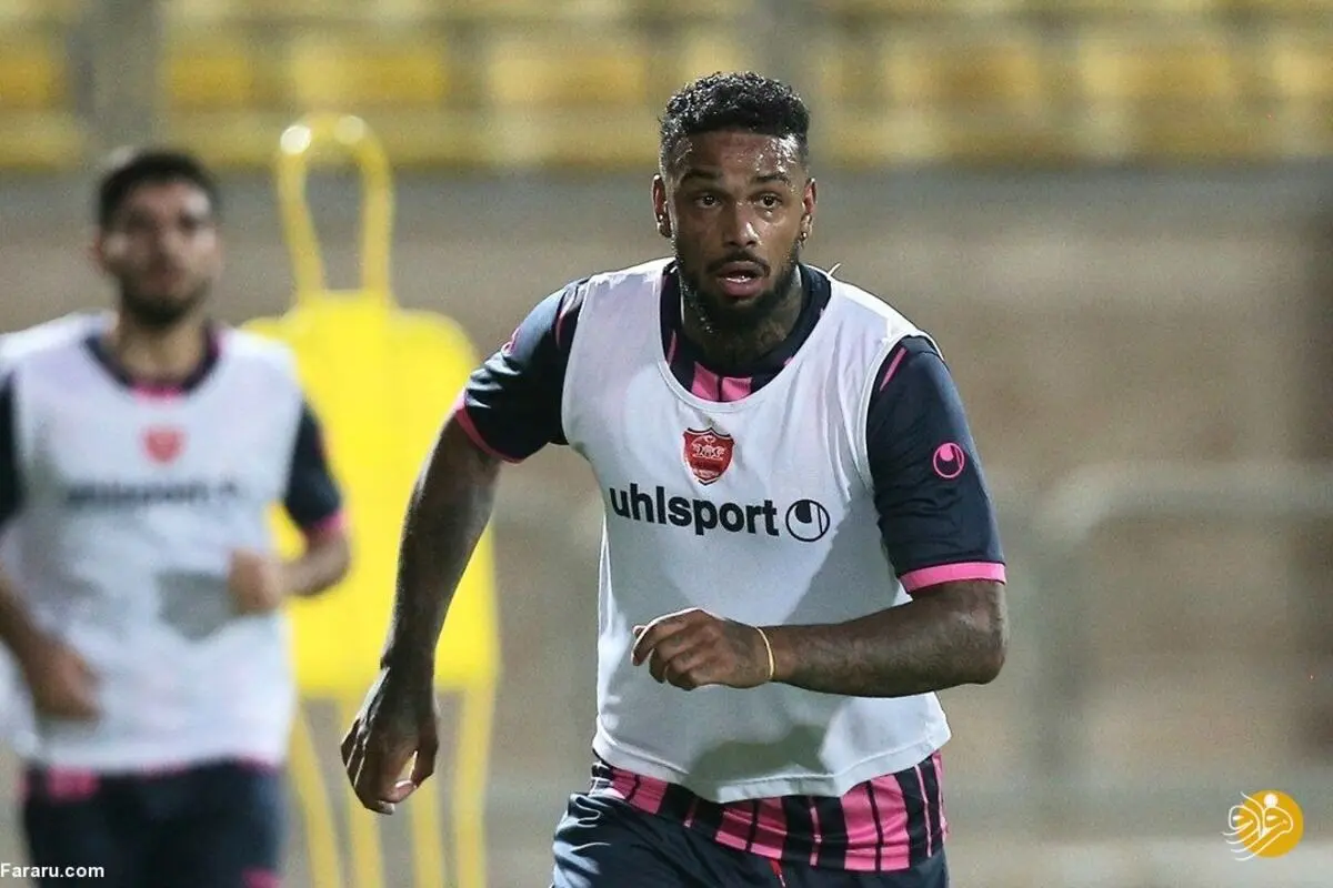 (عکس) درگیری تند لوکادیا با دو پرسپولیسی!