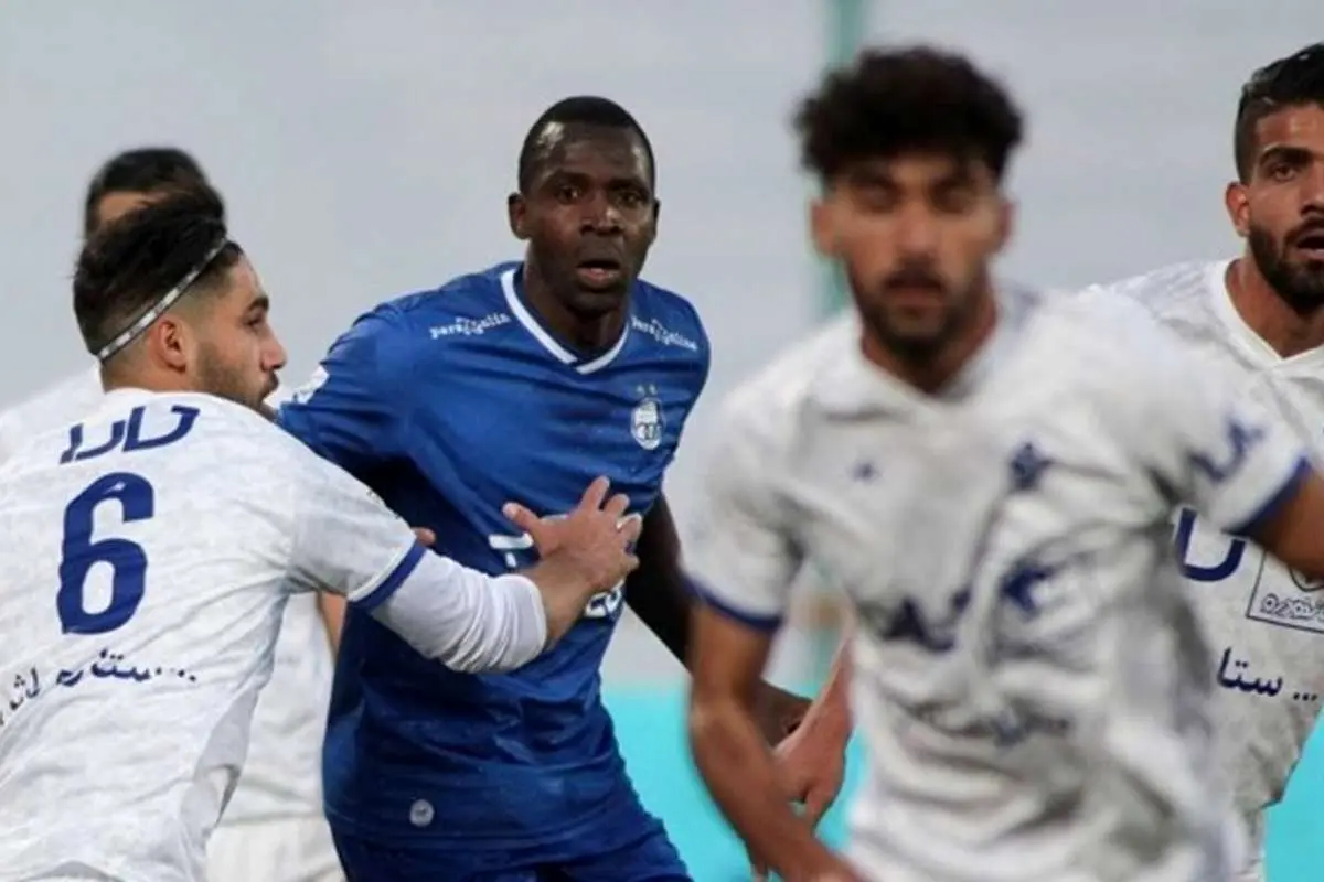 مانع قرارداد پرسپولیس و مهاجم پیشین استقلال چیست؟