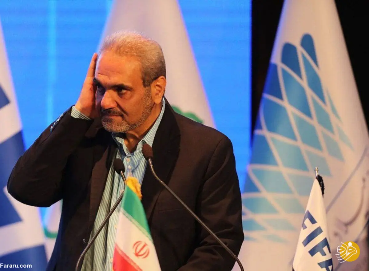 (ویدئو) واکنش خیابانی به بی‌نظمی در مراسم رونمایی از کاپ جام جهانی: اصلا من مقصرم، خاک عالم بر سر من!