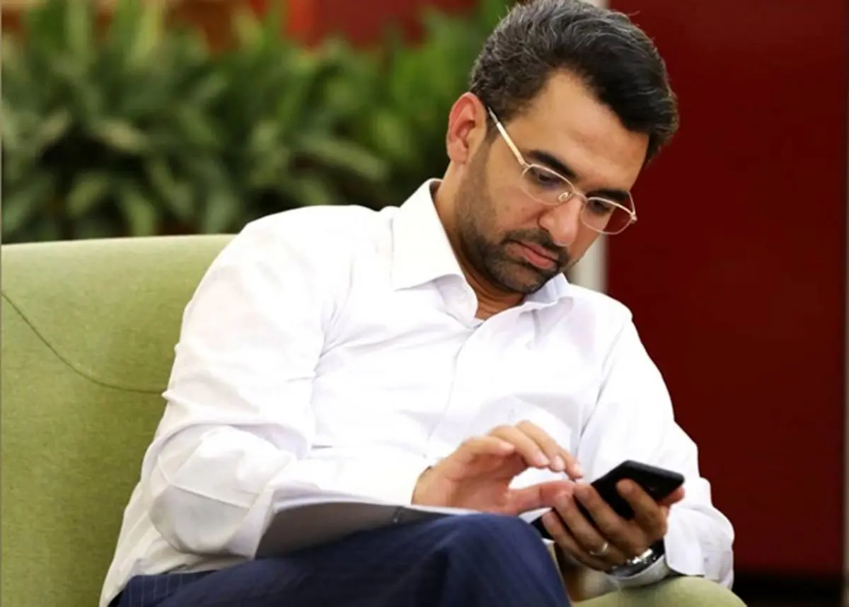 یادداشت آذری جهرمی درباره اینترنت ماهواره‌ای در نسل جدید گوشی‌ها
