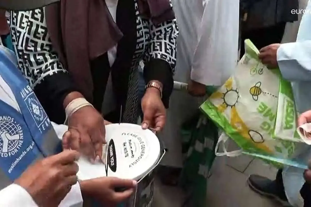 (ویدئو) جمع آوری کمک مالی برای سیلزدگان پاکستان در نماز جمعه