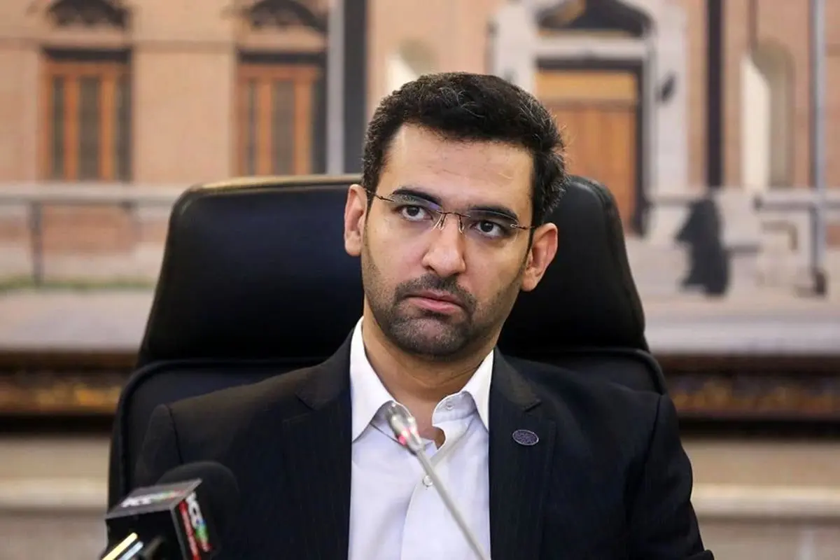 آذری جهرمی: فیلترینگ علت سهم پایین کاربران از پهنای باند است