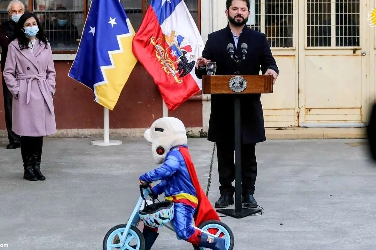 (ویدئو) سوپرمن کوچک در نشست خبری آقای رئیس جمهور