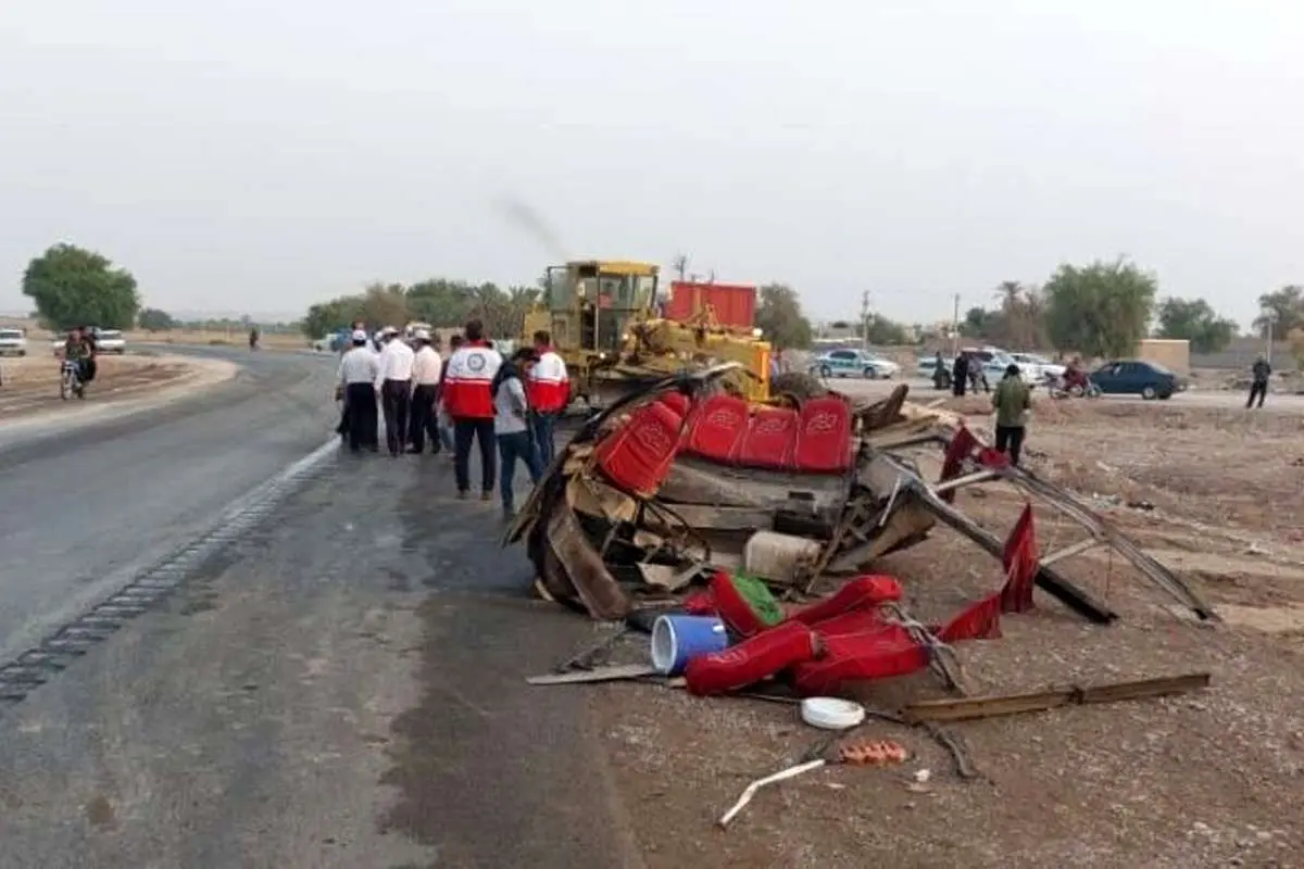 در سوگ زنان شرافت ۱۲ روز پس از تصادف مینیبوس کارگران شوشتر