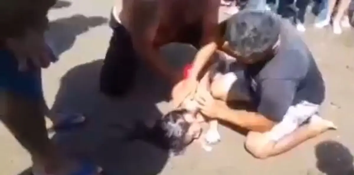 (ویدئو) نجات کودک ۸ ساله از مرگ با هوشیاری غریق نجات‌ها در بابلسر
