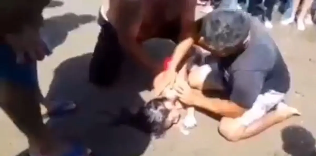 (ویدئو) نجات کودک ۸ ساله از مرگ با هوشیاری غریق نجات‌ها در بابلسر