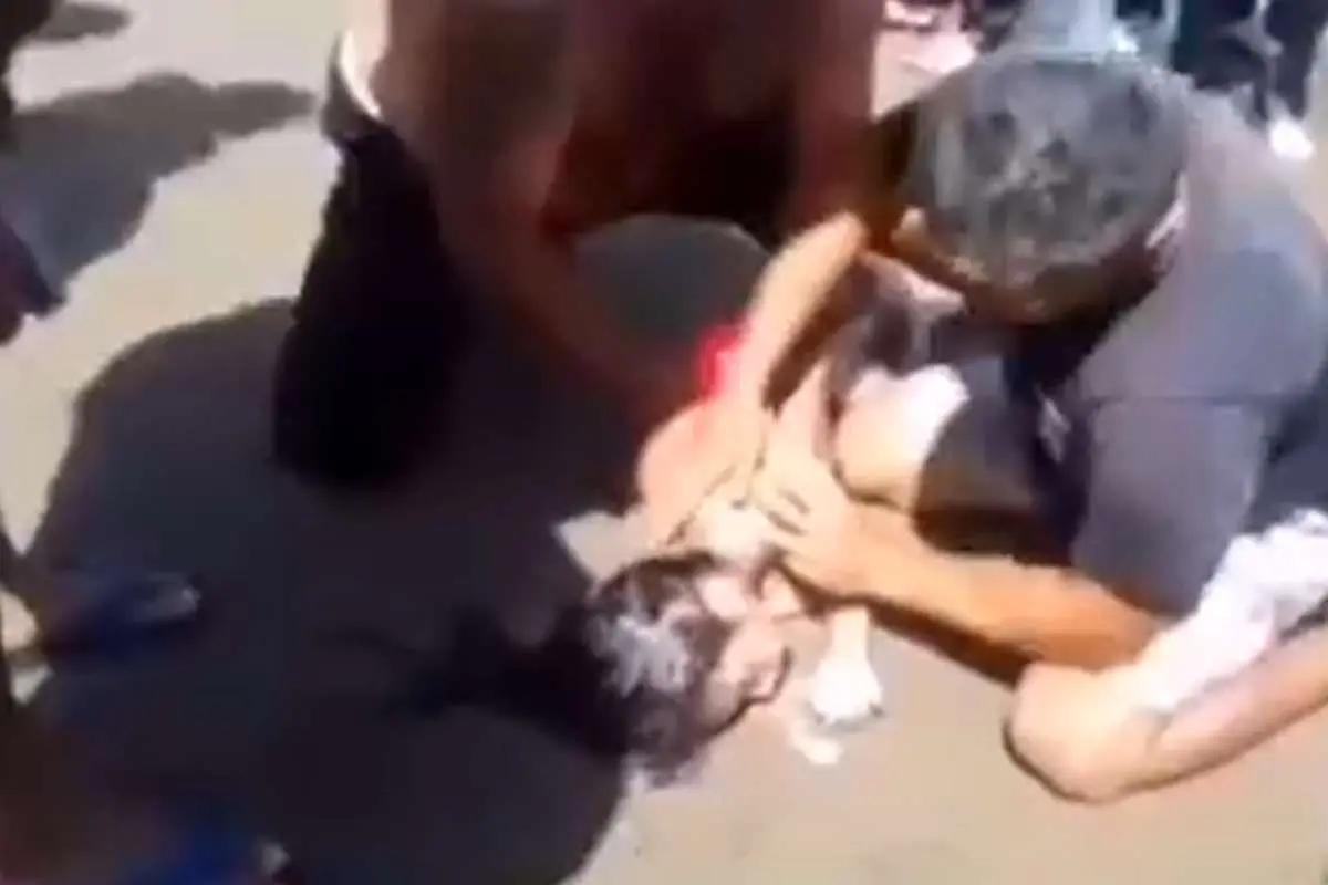 (ویدئو) نجات کودک ۸ ساله از مرگ با هوشیاری غریق نجاتها در بابلسر