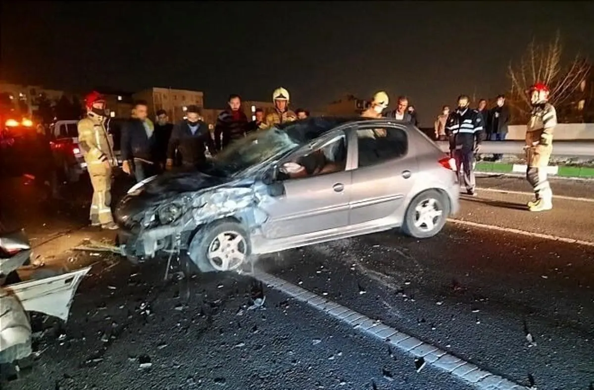 (ویدئو) سقوط مرگبار خودرو از پل صدر تهران