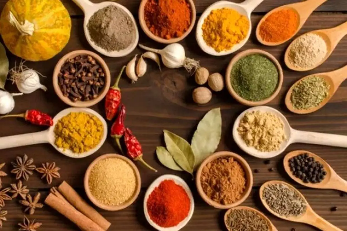 کدام ادویهها به افزایش سوخت و ساز بدن کمک میکنند؟