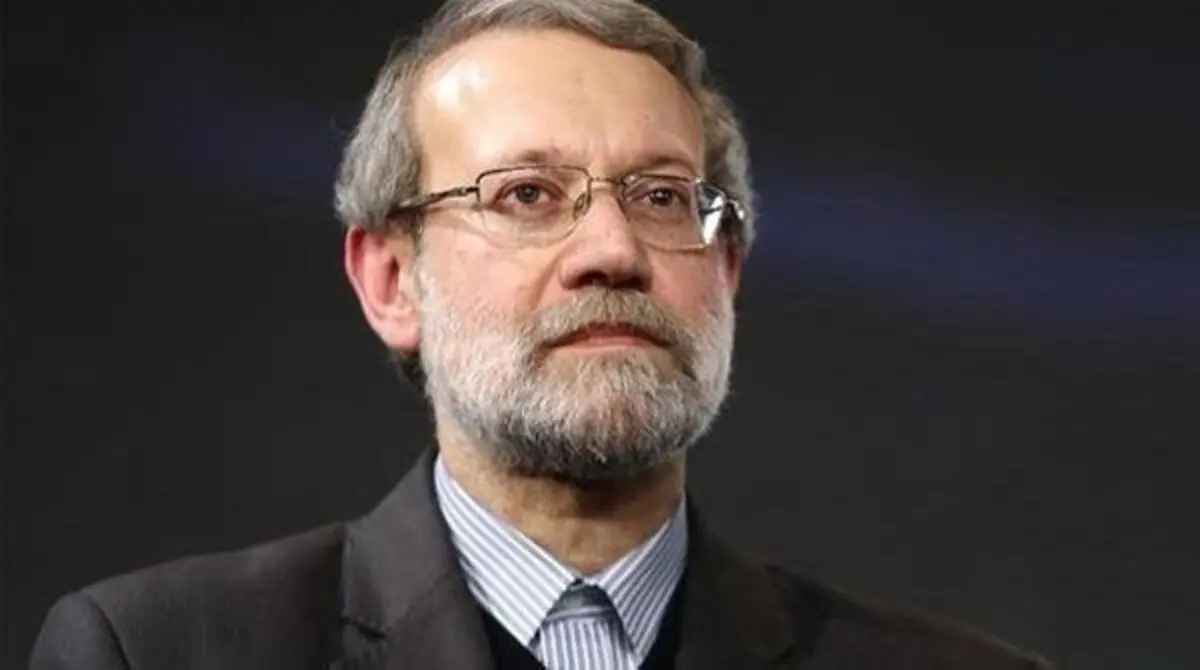 تصویری متفاوت از حضور علی لاریجانی در راهپیمایی اربعین