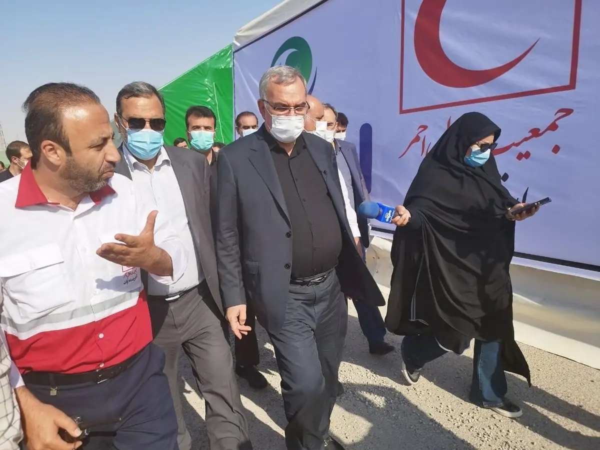 (ویدئو) کمک وزیر به یک زائر اربعین