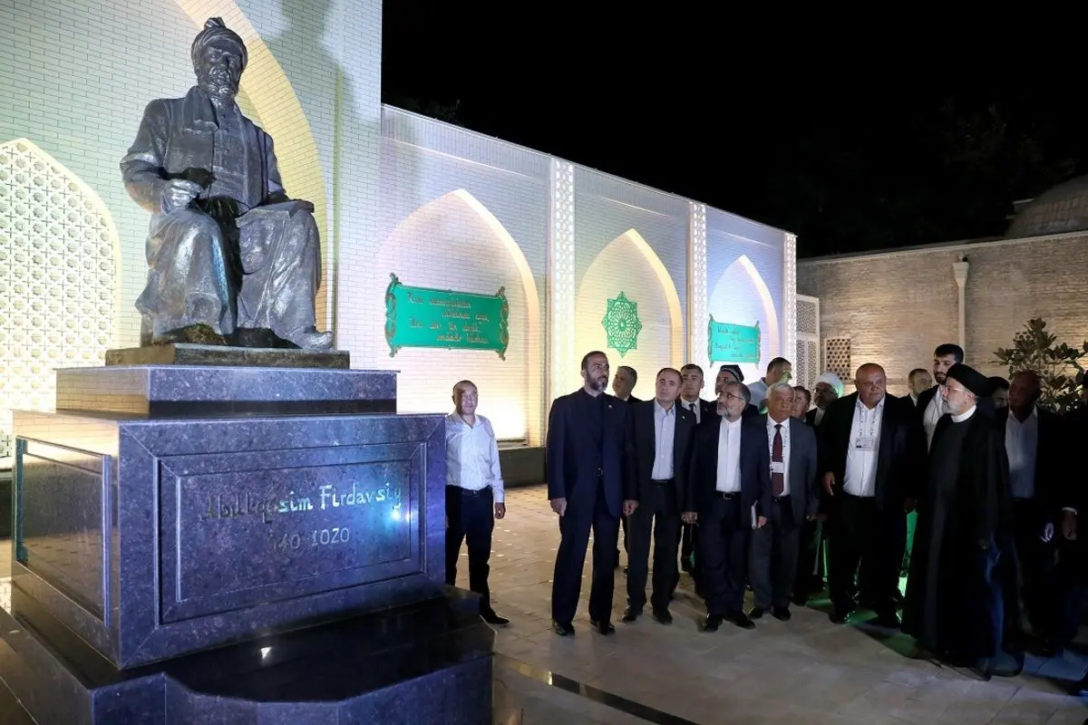 (تصاویر) حضور رئیسی در مسجد اهل بیت رسول‌الله شهر سمرقند