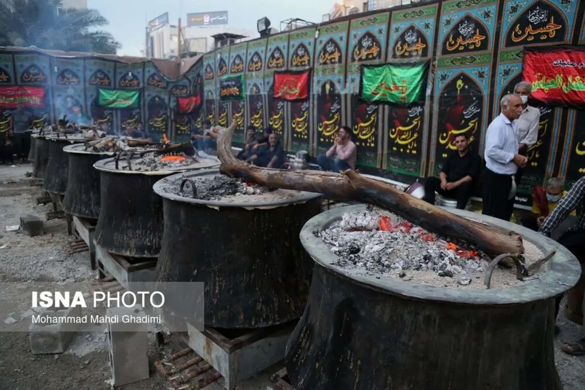 (تصاویر) پخت ۴۰ دیگ آش نذری در بندرعباس