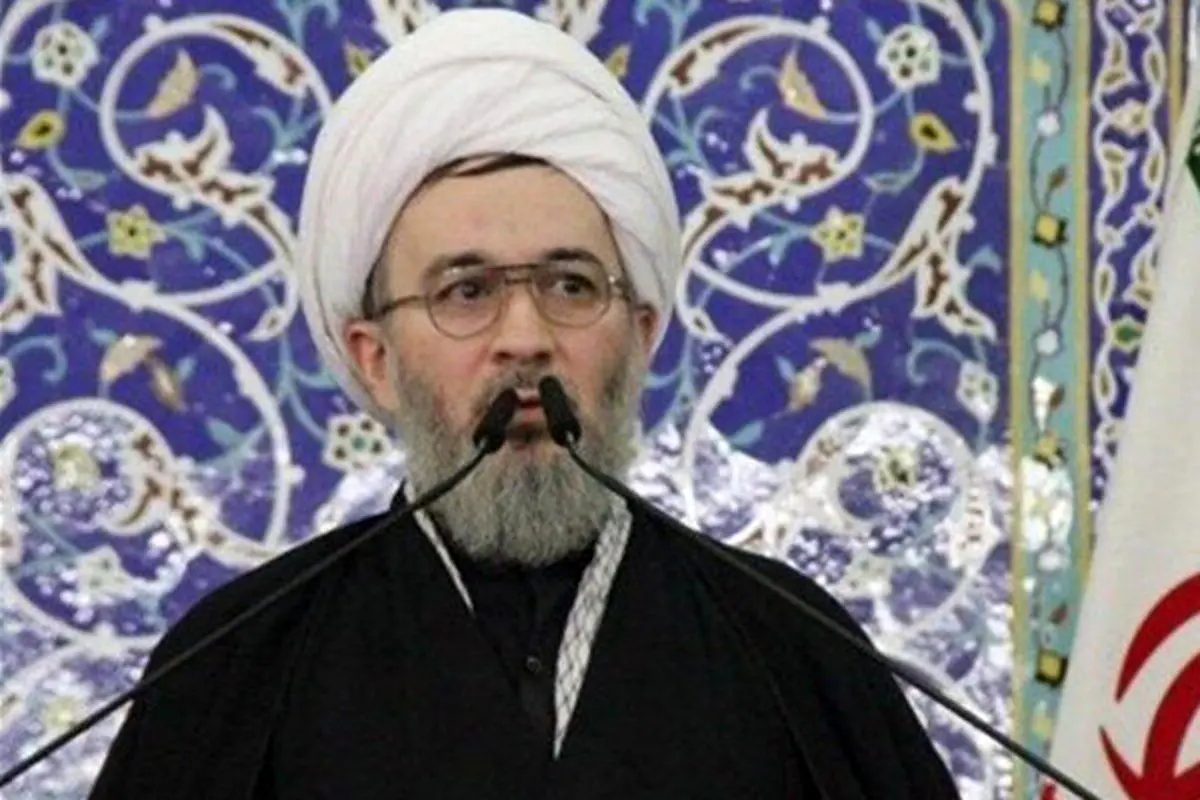 امام جمعه کاشان:‌ درگذشت یک بانو نباید باعث هجمه به آرمان‌ها شود