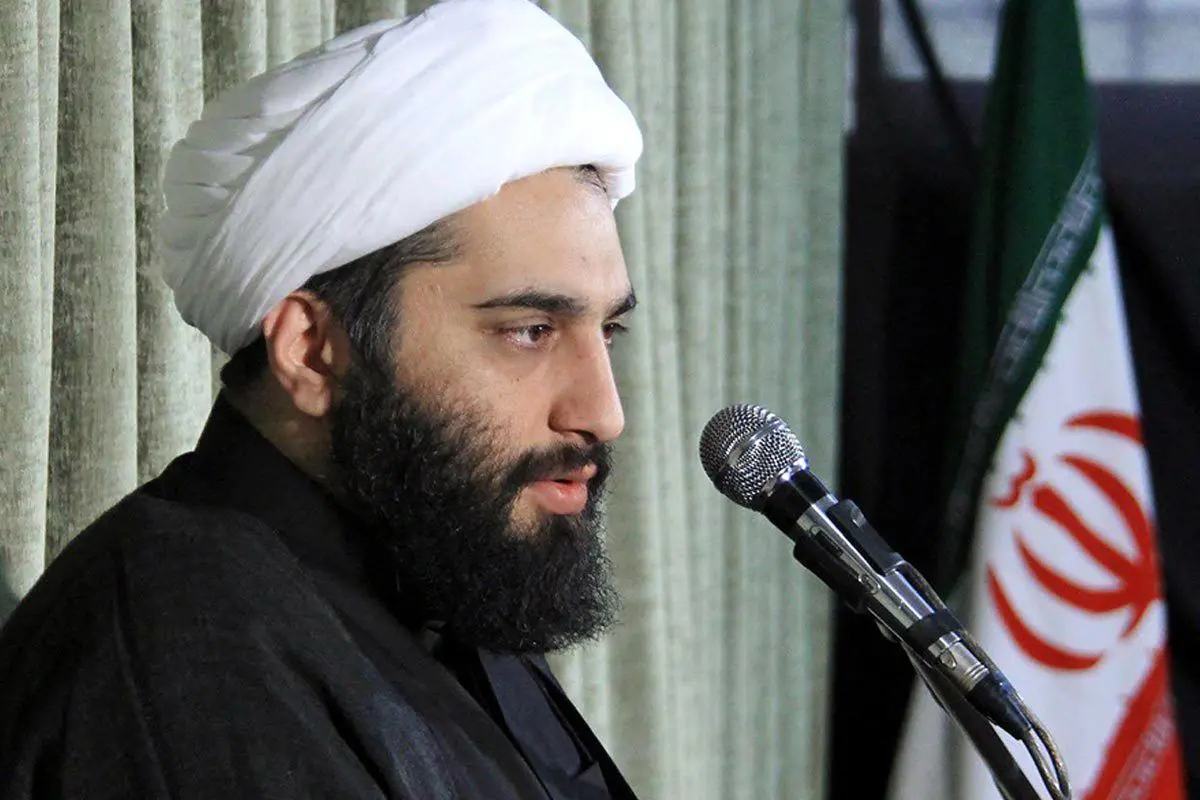 (ویدئو) واکنش تند یک روحانی به فوت مهسا امینی؛ یک غلط کردم درست حسابی بگویید