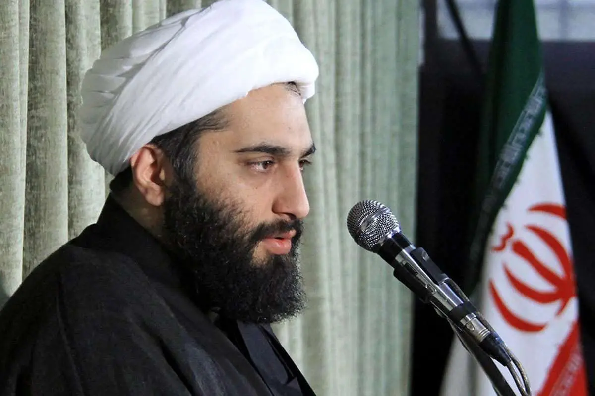 (ویدئو) واکنش تند یک روحانی به فوت مهسا امینی؛ یک غلط کردم درست حسابی بگویید