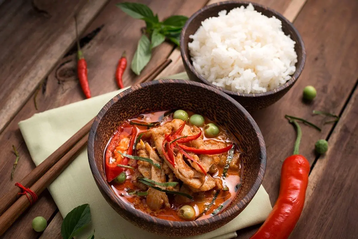 عوارض خوردن غذا‌های تند در دوران بارداری