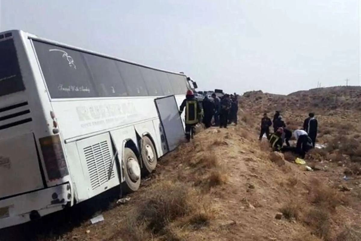 ۳ کشته در تصادف اتوبوس زائران با پیکان در مسیر مهران