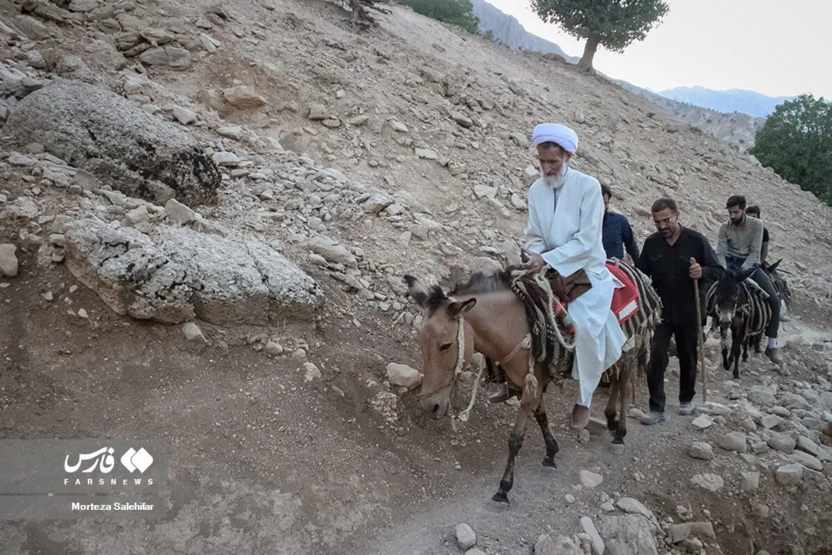 (تصاویر) سفر مشقت‌بار نماینده ولی‌فقیه به روستاهای محروم کوهرنگ