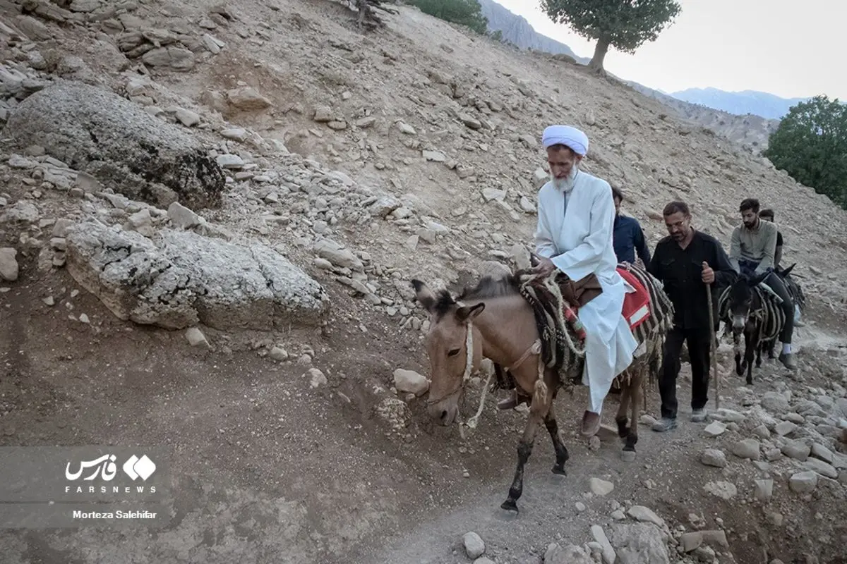 (تصاویر) سفر مشقت‌بار نماینده ولی‌فقیه به روستاهای محروم کوهرنگ