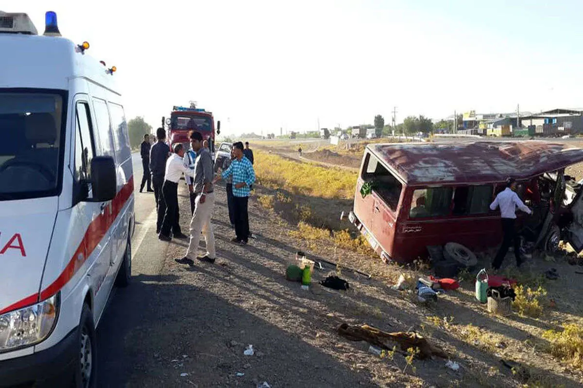 ۲۰ مصدوم در واژگونی مینیبوس زائران اربعین در محور دشت عباس به دهلران