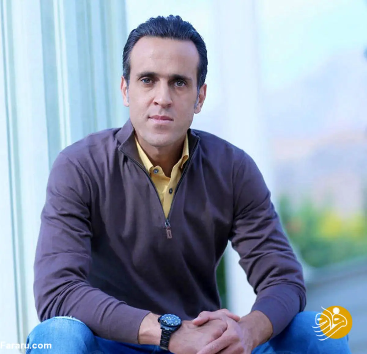 (عکس) دیدار علی کریمی با سرباز فراری تیم ملی!