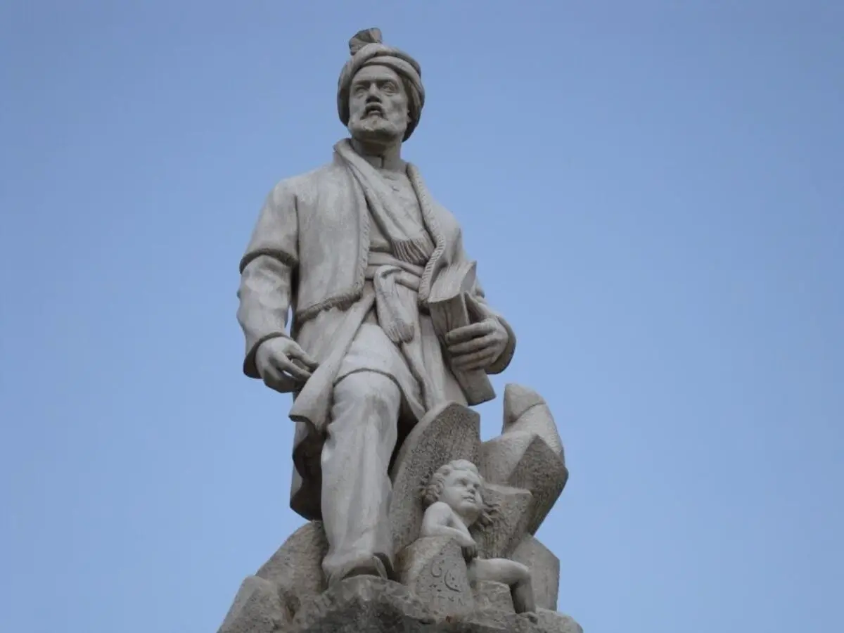 مرمت و بهسازی مجسمه فردوسی پس از ۶۳ سال