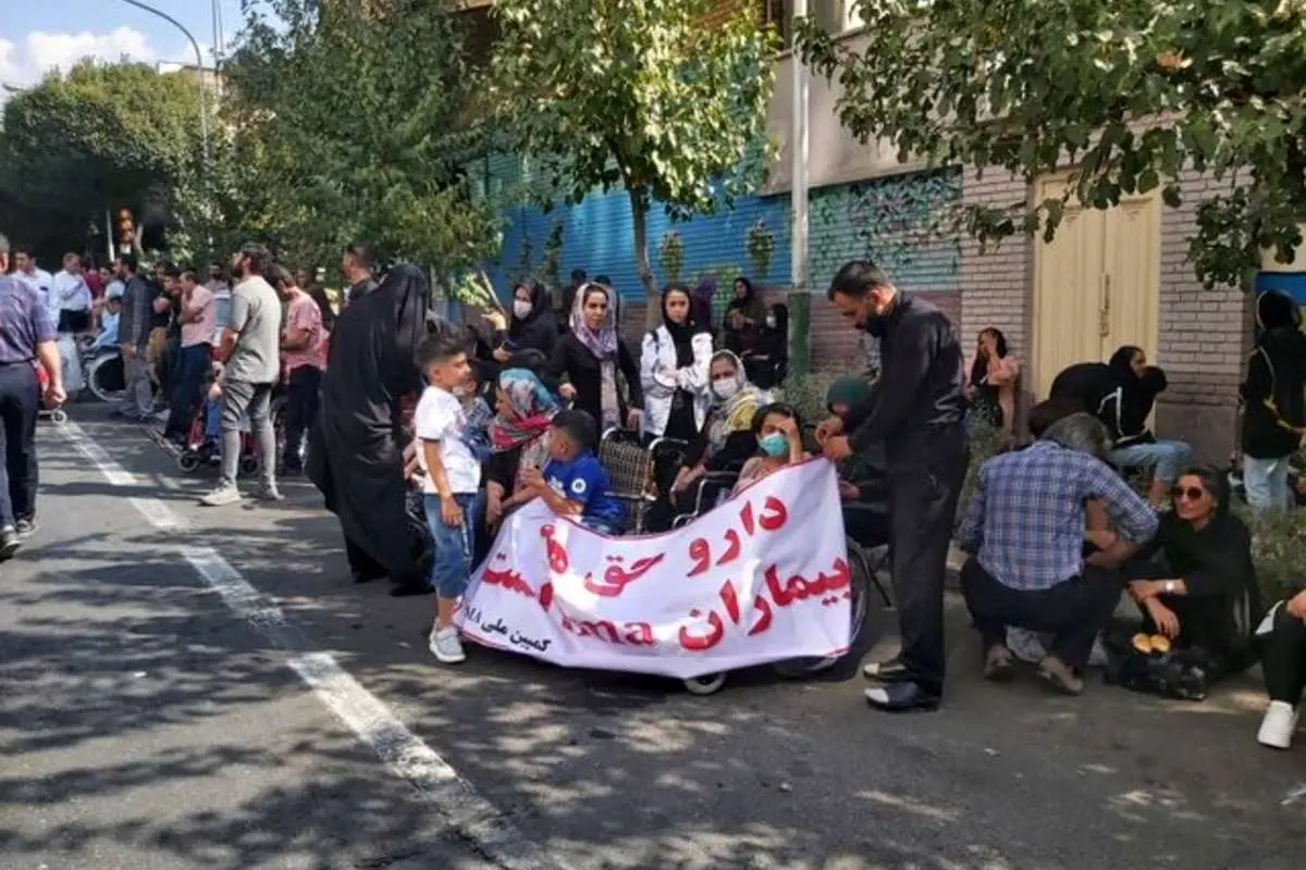تجمع خانوادههای بیماران SMA برای توزیع داروهای وارداتی