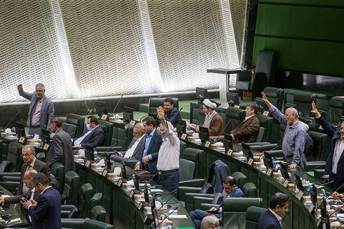 نماینده مجلس: بگذارید جوانان حسینی طومار اغتشاشگران را بپیچند!