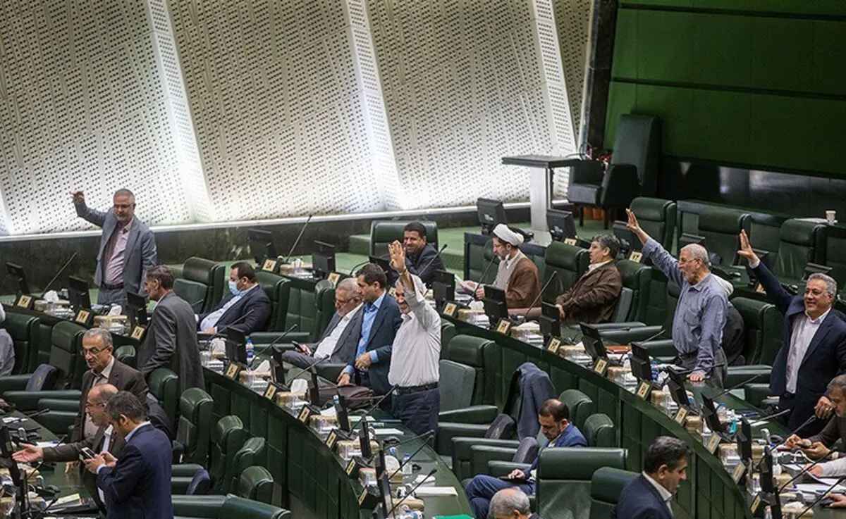 نماینده مجلس: بگذارید جوانان حسینی طومار ⁧اغتشاشگران ⁩را بپیچند!