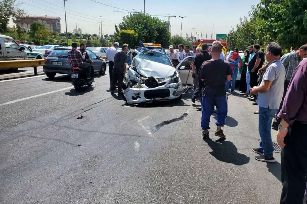 کامیون حمل سیمان یاعث تصادف زنجیرهای ۷ خودرو شد