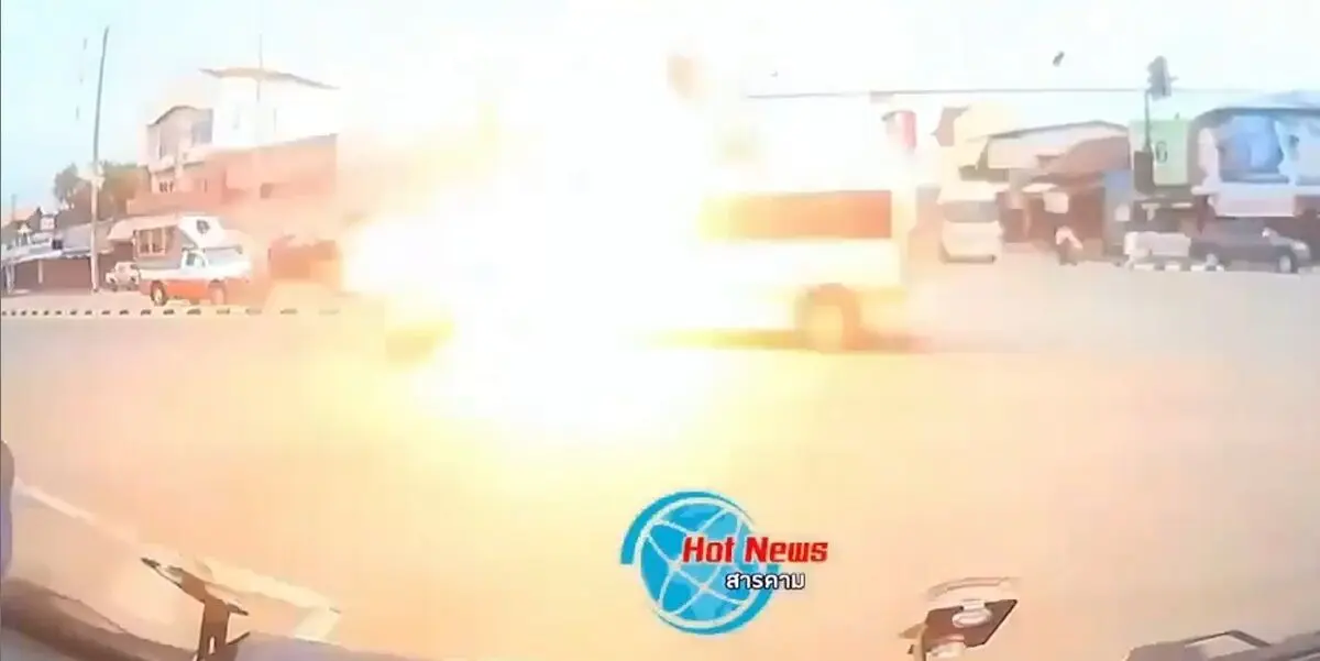 (ویدئو) انفجار مهیب موتورسیکلت پس از تصادف