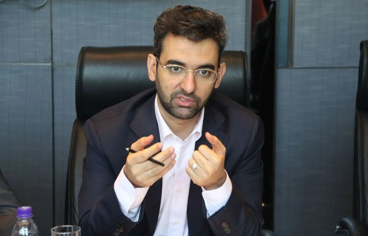 آذری جهرمی: آمریکا بجای اقدامات نمایشی «فناتحریم» را متوقف کند