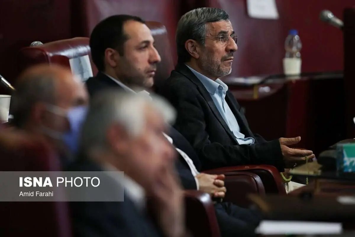 (تصاویر) احمدینژاد در مجمع تشخیص مصلحت نظام