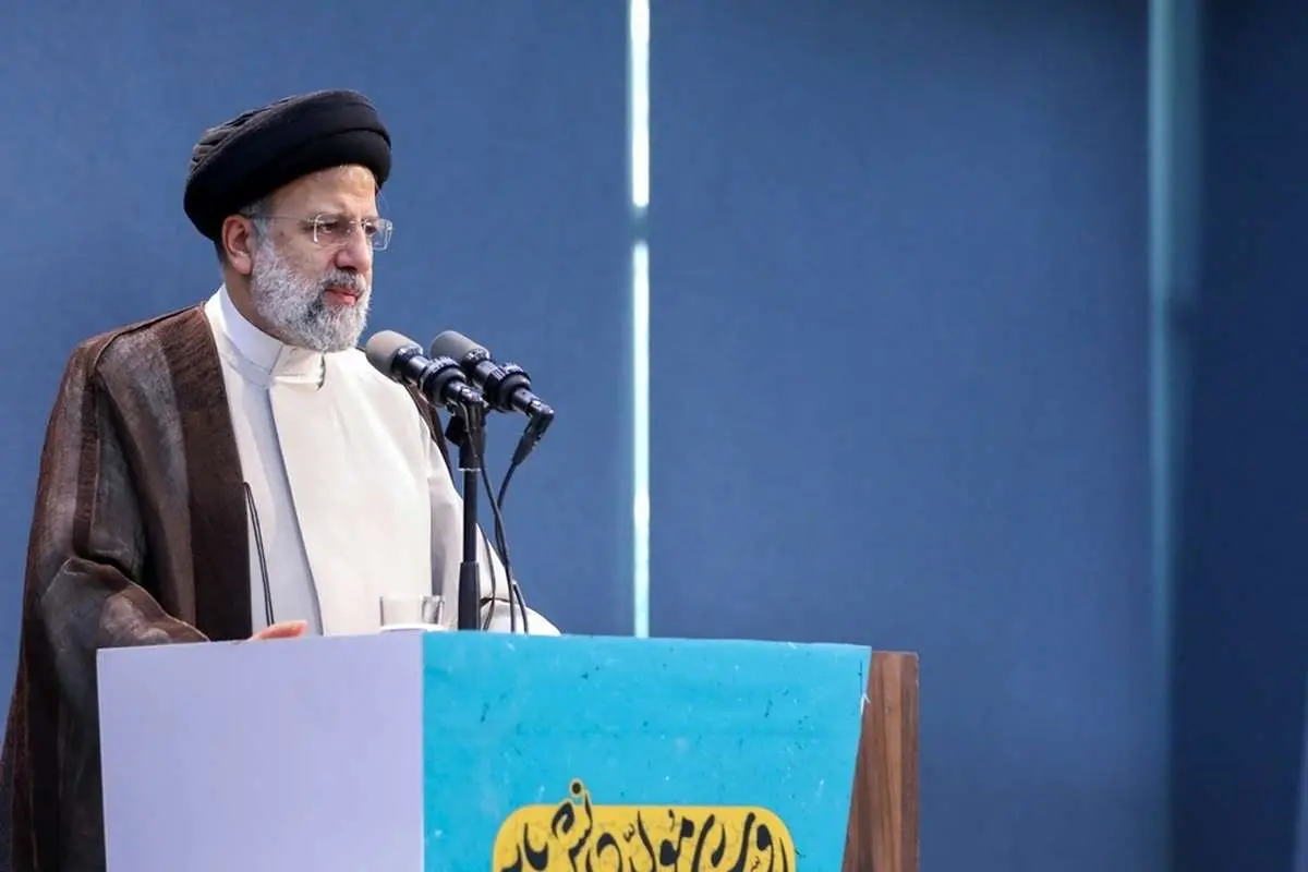 روزنامه دولت: رئیسی به معترضان نگفت «مگس»
