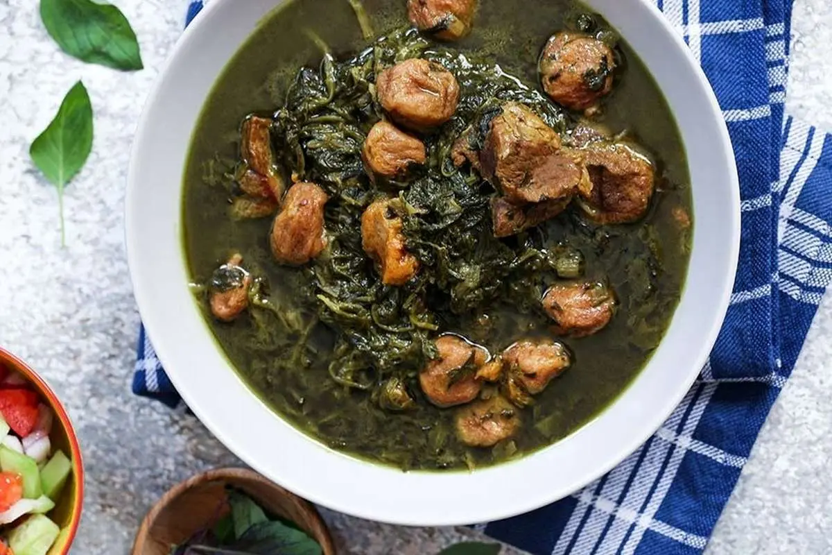 طرز تهیه خورش آلو اسفناج مجلسی