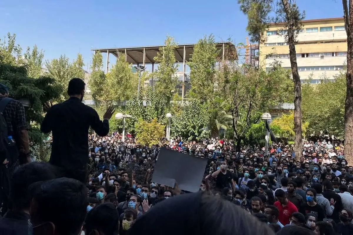 روزنامه ایران: جماعتی که در خیابانند، اغتشاشگران بدون رهبرند