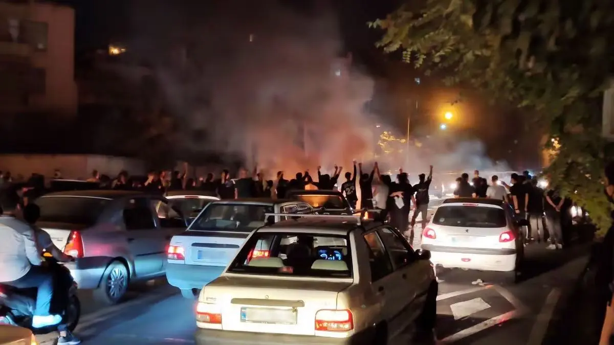 روزنامه ایران: فقط ۸۰ هزار نفر از جوان در تجمعات اخیر حضور داشتند