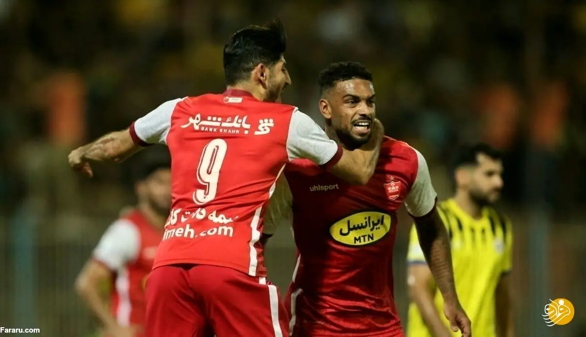خروج مهدی ترابی از دایره پنالتی‌زنان پرسپولیس