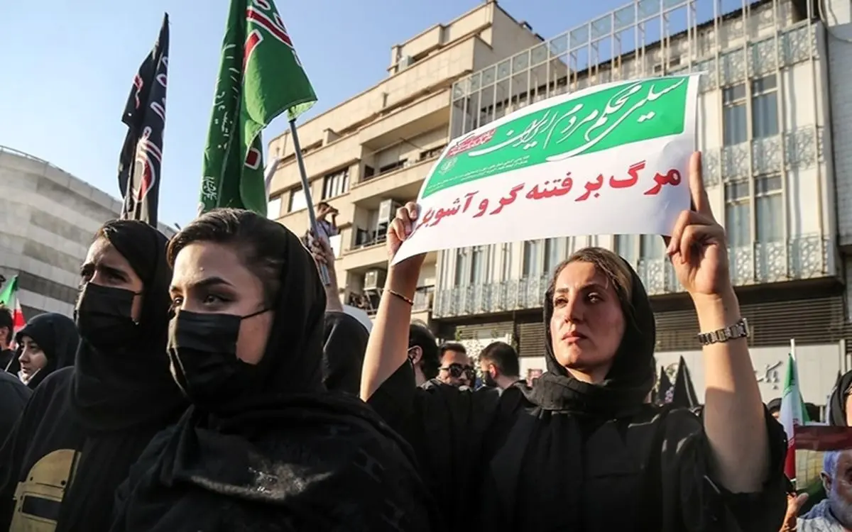 روزنامه جوان: خانم بدحجابی که در راهپیمایی شرکت می‌کند با بقیه بدحجاب‌ها فرق دارد