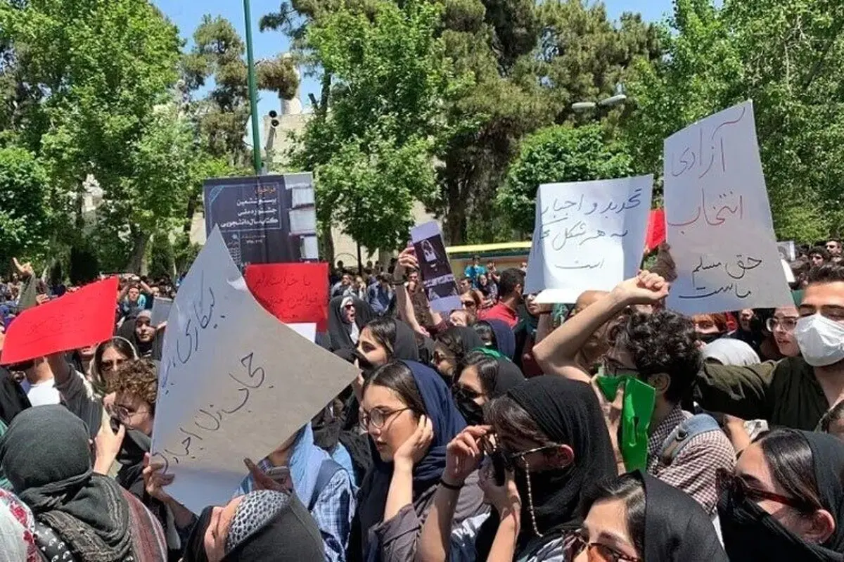 تسنیم: دو دسته از دانشجویان در دانشگاه فردوسی تجمع کردند