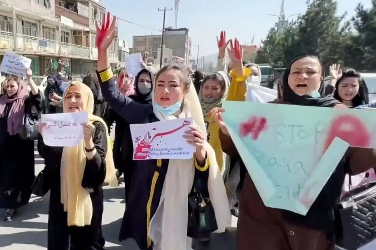 (ویدئو) تظاهرات زنان افغان پس از کشتار شیعیان