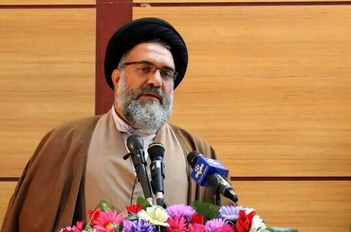 «چهار تا فریب خورده فکر می‌کنند؛ می‌توانند پایه‌های انقلاب را سست کنند»