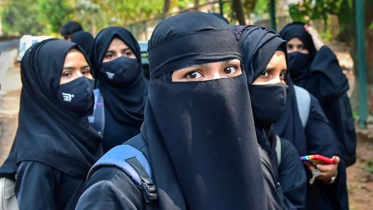 (ویدئو) ادامه ممنوعیت حجاب در مدارس کارناتاکا هند