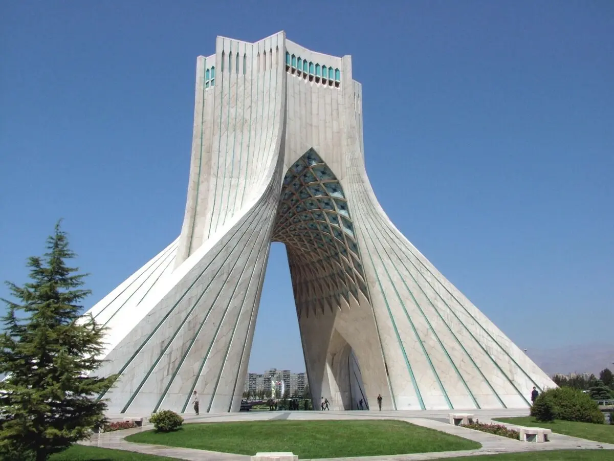 تصاویر کمتر دیده شده از ساخت برج آزادی تهران