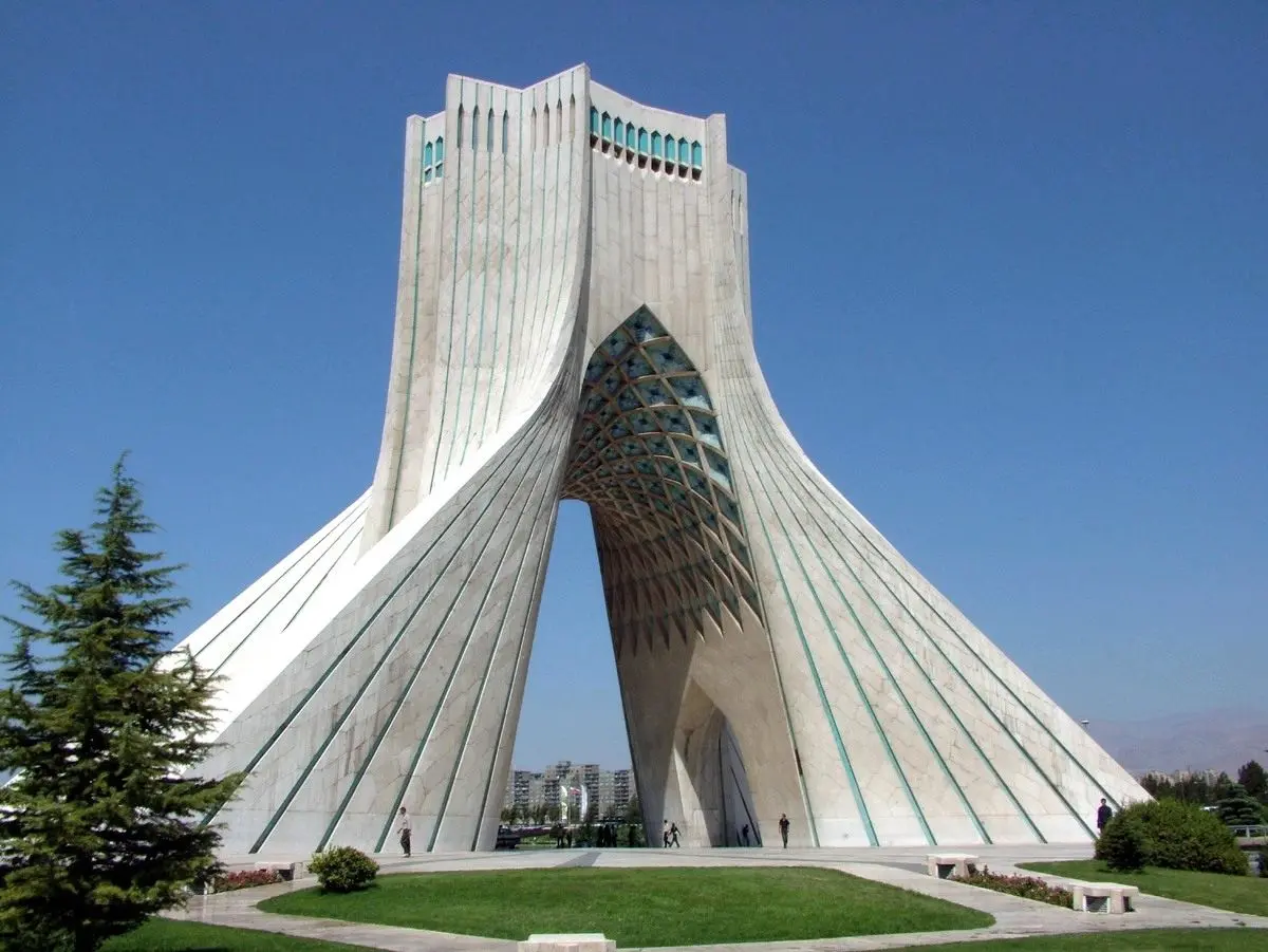 تصاویر کمتر دیده شده از ساخت برج آزادی تهران