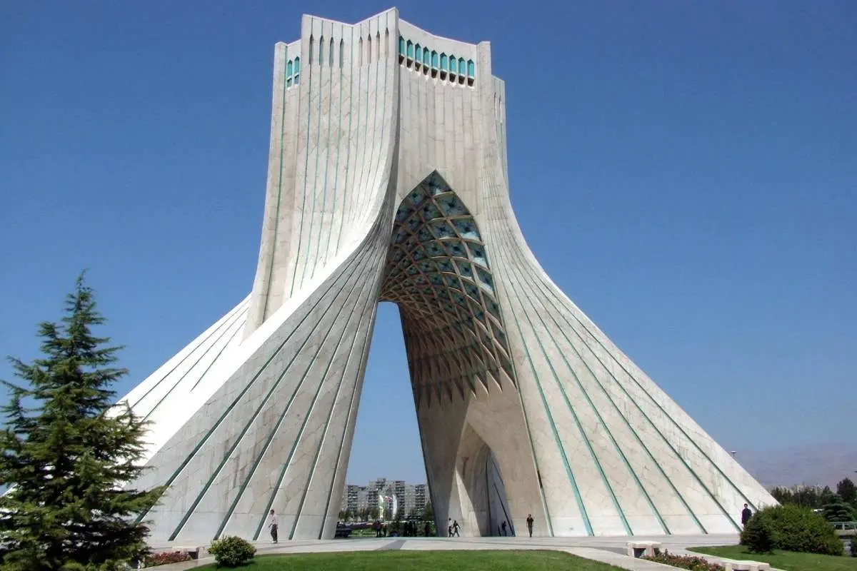 تصاویر کمتر دیده شده از ساخت برج آزادی تهران