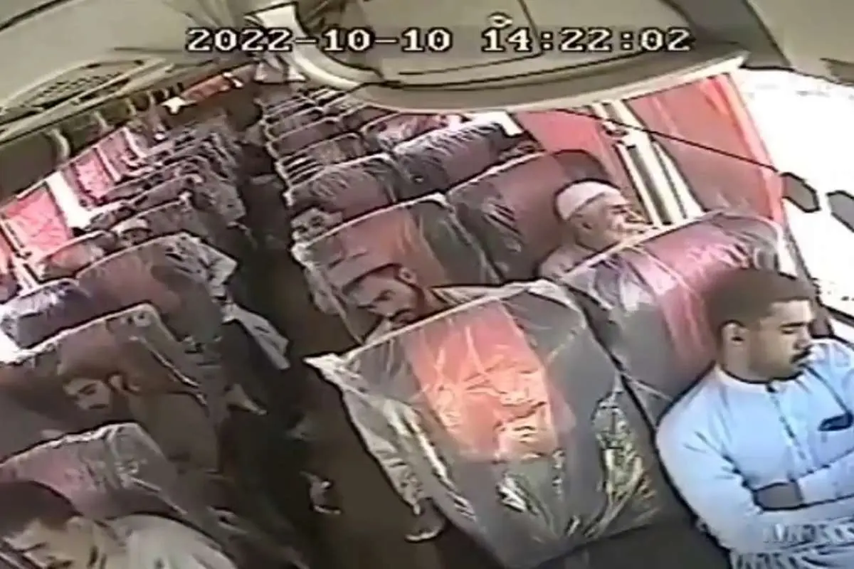 (ویدئو) حادثه وحشتناک برای یک اتوبوس؛ وقتی مسافران خواب بودند