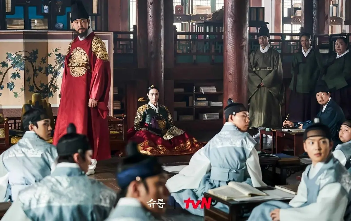 سریال کره‌ای «زیر چتر ملکه»؛ داستان رقابت پیچیدۀ همسران امپراطور